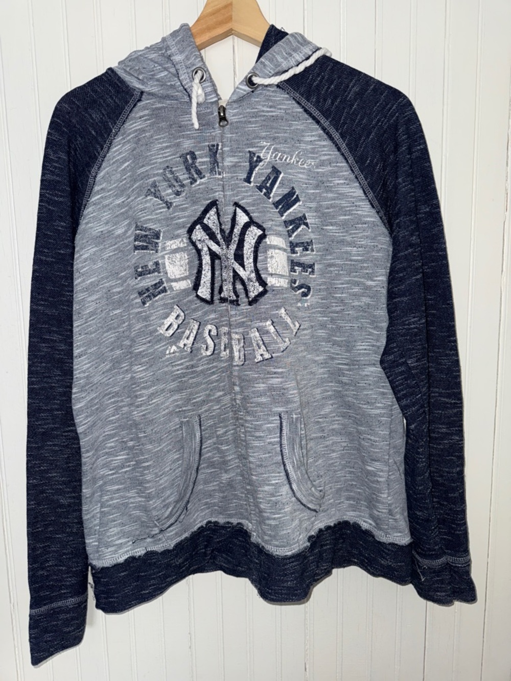 Majestic Women's New York Yankees Distressed Logo Full-Zip Hoodie - Large